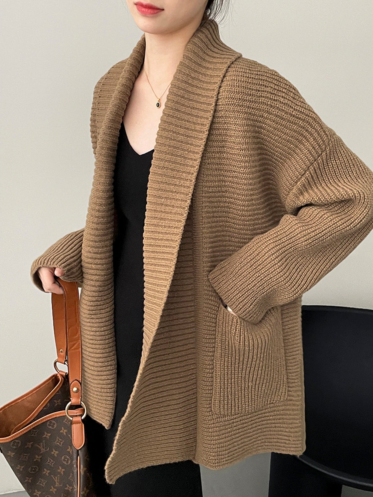 Elegant Retro Oversized Collar Sweater for Women: Loose-Fit, Slimming, and Stylish Knit Outerwear - - DYAVOR®