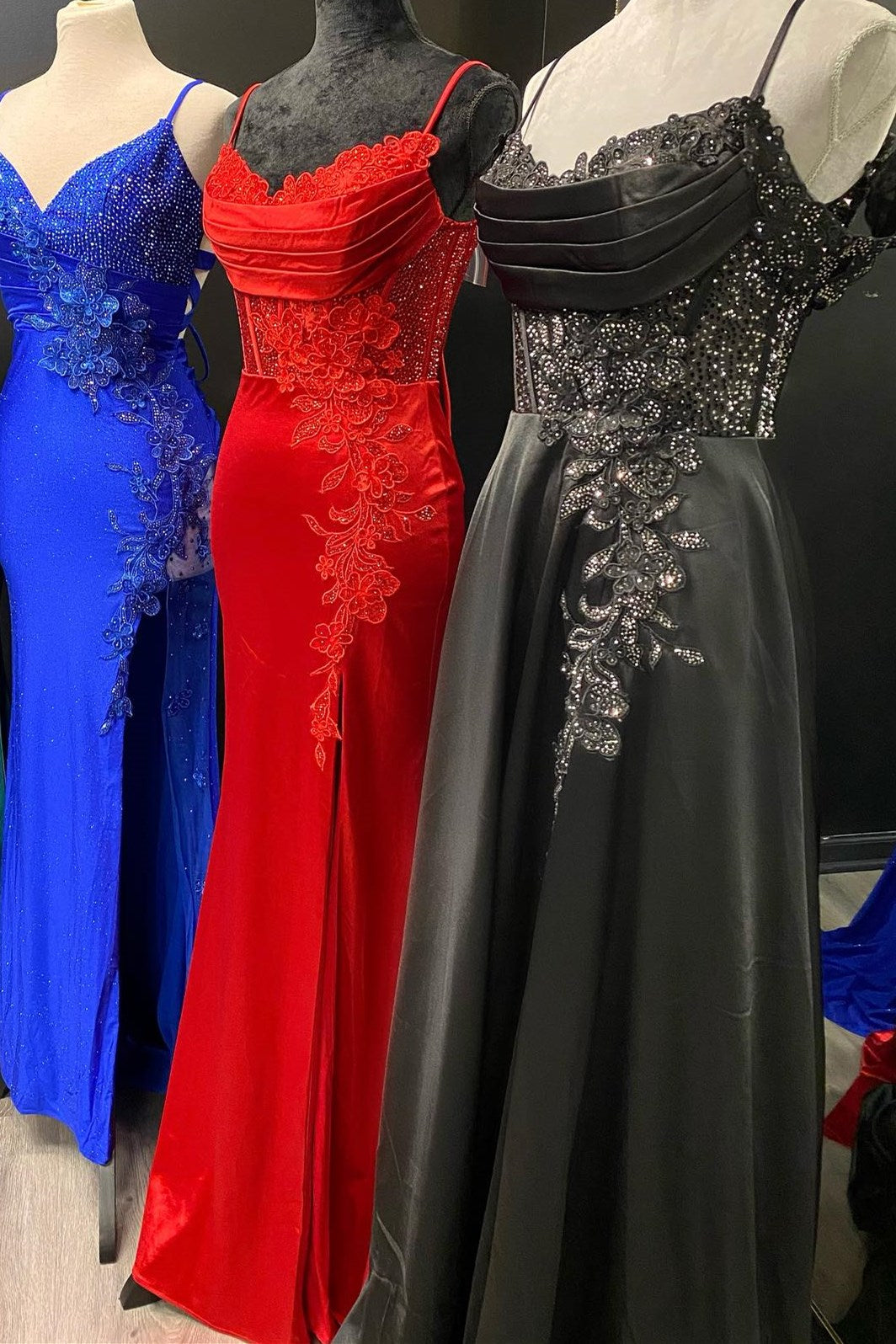 Casey| Red Spaghetti Strap Appliques Mermaid Long Dress with Slit - Prom Dress - DYAVOR®