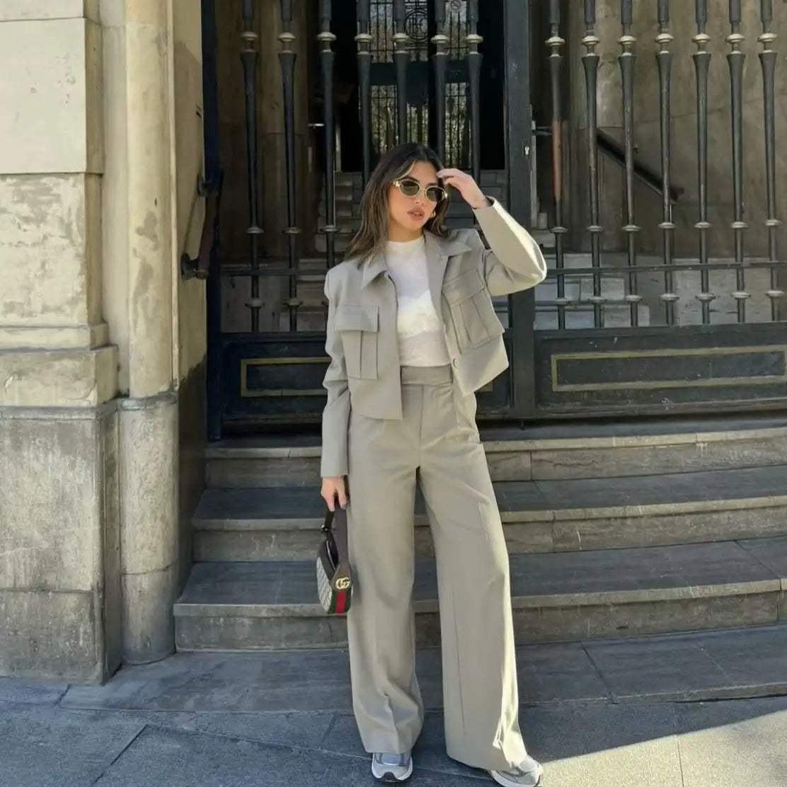 Ladies Set - Elegant - Short Jacket with Practical Pockets and Wide Pants - Perfect for Chic Casual Occasions - 05/112024 1 - DYAVOR®