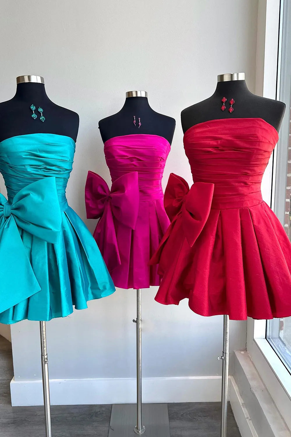 Fern |A-Line Strapless Pleated Party Dress with Bow - Homecoming Dress - DYAVOR®