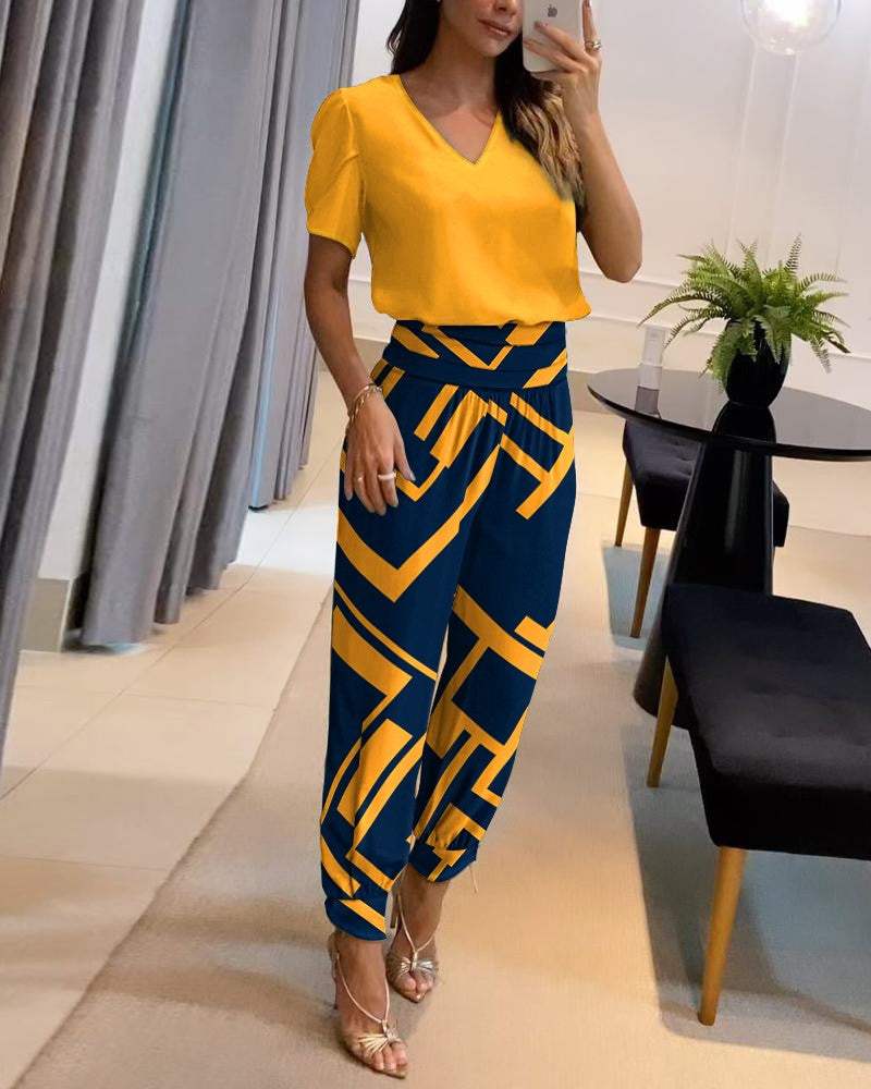 Ladies Set - Chic - V-neck Blouse and Elastic Trousers - Ideal for Every Day. - 05/112024 1 - DYAVOR®