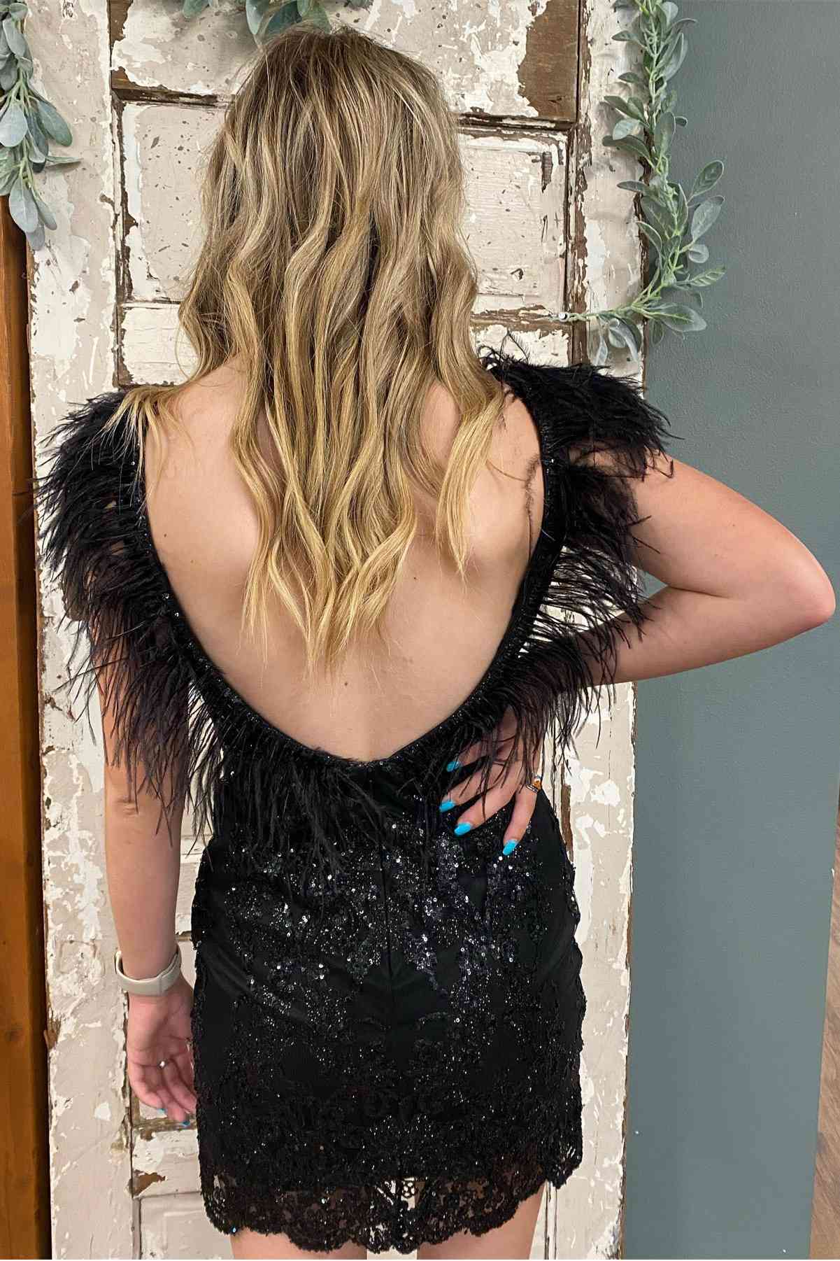 Tina |Sheath V-Neck Feathered Sequins Homecoming Dress - Homecoming Dress - DYAVOR®