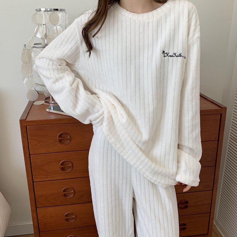 Comfortable Coral Fleece Pajama Set | Warm 2-Piece Loungewear - 11/162024 1 - DYAVOR®