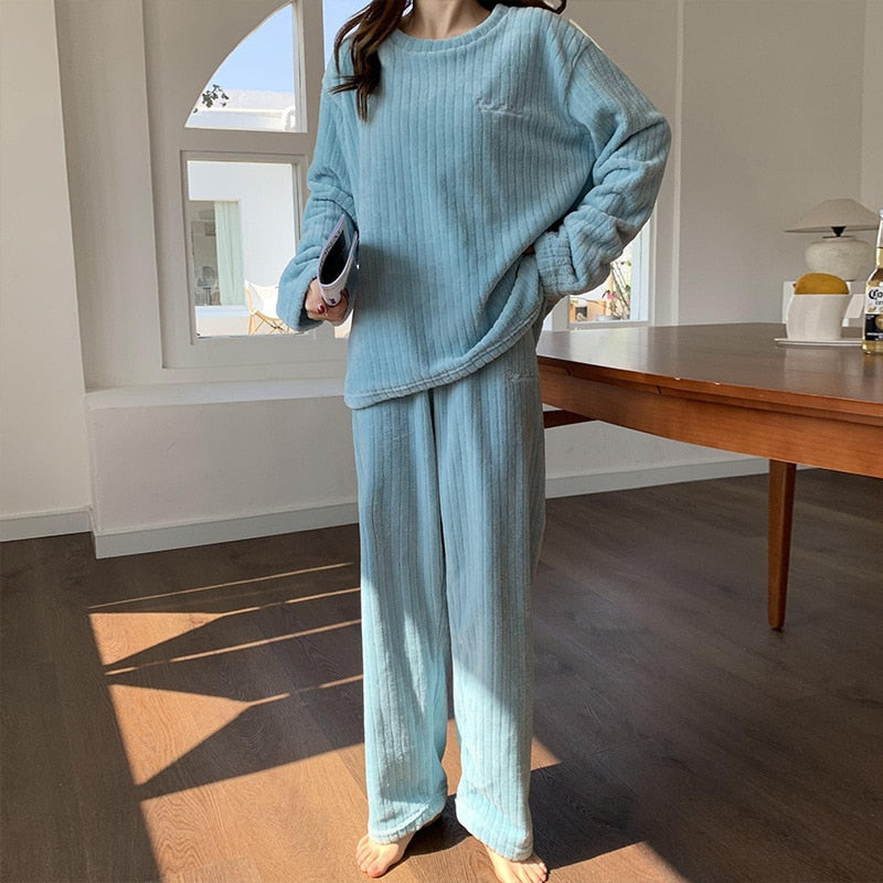 Comfortable Coral Fleece Pajama Set | Warm 2-Piece Loungewear - 11/162024 1 - DYAVOR®