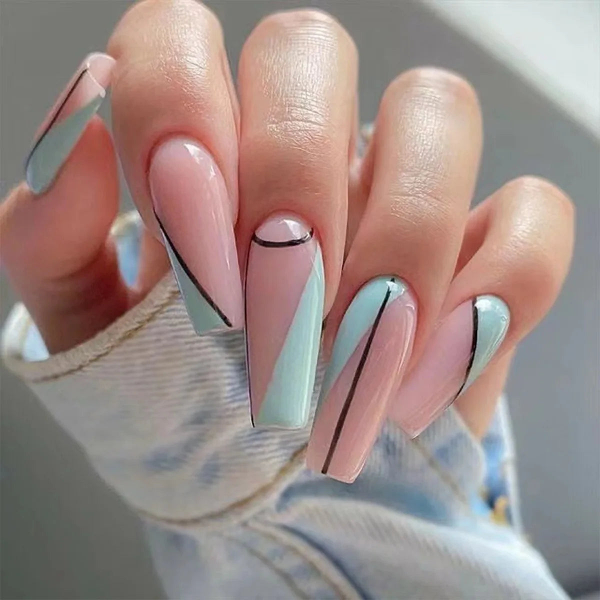 24Pcs Long Coffin False Nails Glitter Fake Nail with Rhinestones Press on Nails Full Cover Nail Tips Detachable Fake Fingernails - - DYAVOR®