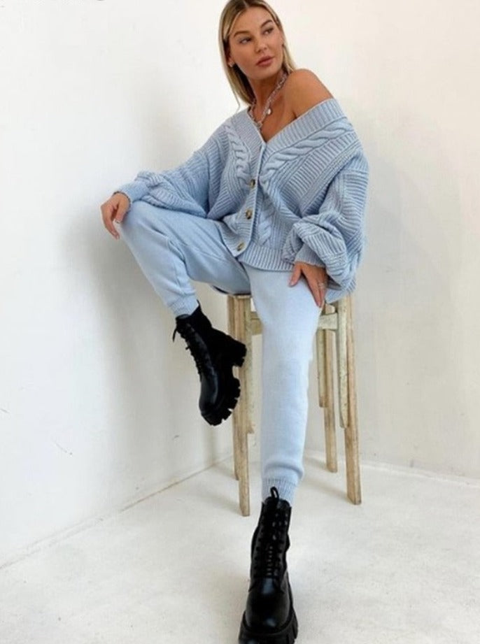 Winnie Winter Set | Delightful 2-piece set with knit cardigan & comfy pants - 11/162024 1 - DYAVOR®