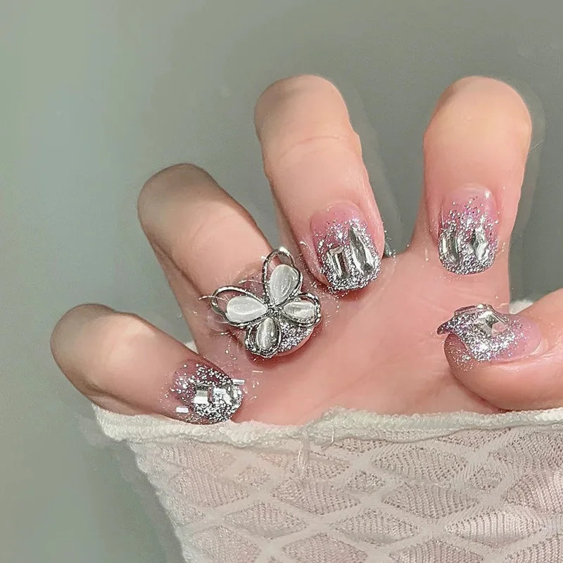 Wearable Silver Stripes Y2k False Nails Long Almond Round Fashion Nail Tips Press On With Silver Beads Designs Fake Nails Art