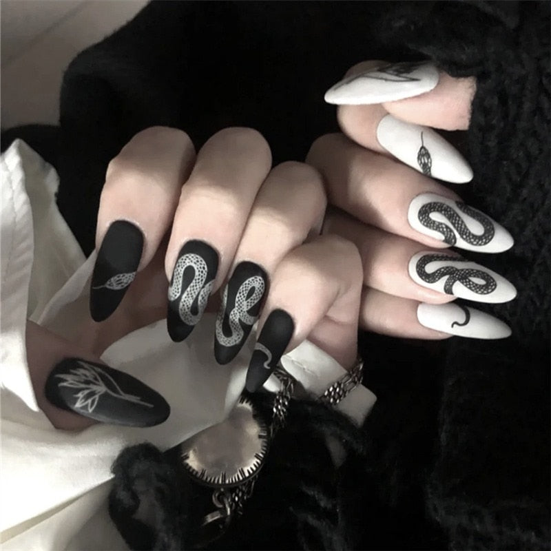 Gothic Press On Nails - - DYAVOR®