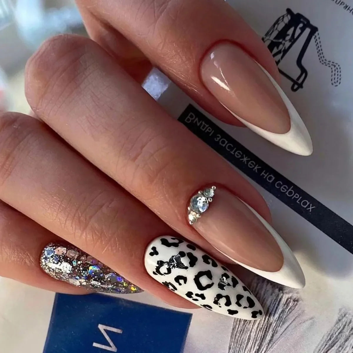 24Pcs Frosting False Nail almond with Golden Glitter Designs French Rhinestone Manicure Stiletto Fake Nails Set Press on Nails - - DYAVOR®
