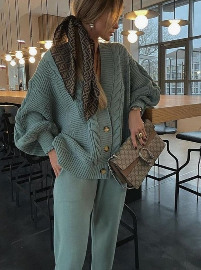Winnie Winter Set | Delightful 2-piece set with knit cardigan & comfy pants - 11/162024 1 - DYAVOR®