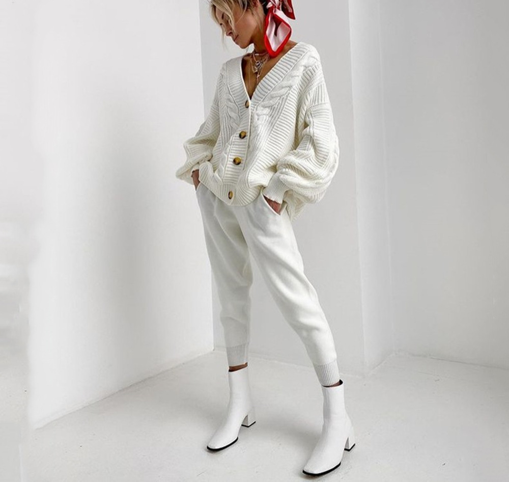 Winnie Winter Set | Delightful 2-piece set with knit cardigan & comfy pants - 11/162024 1 - DYAVOR®