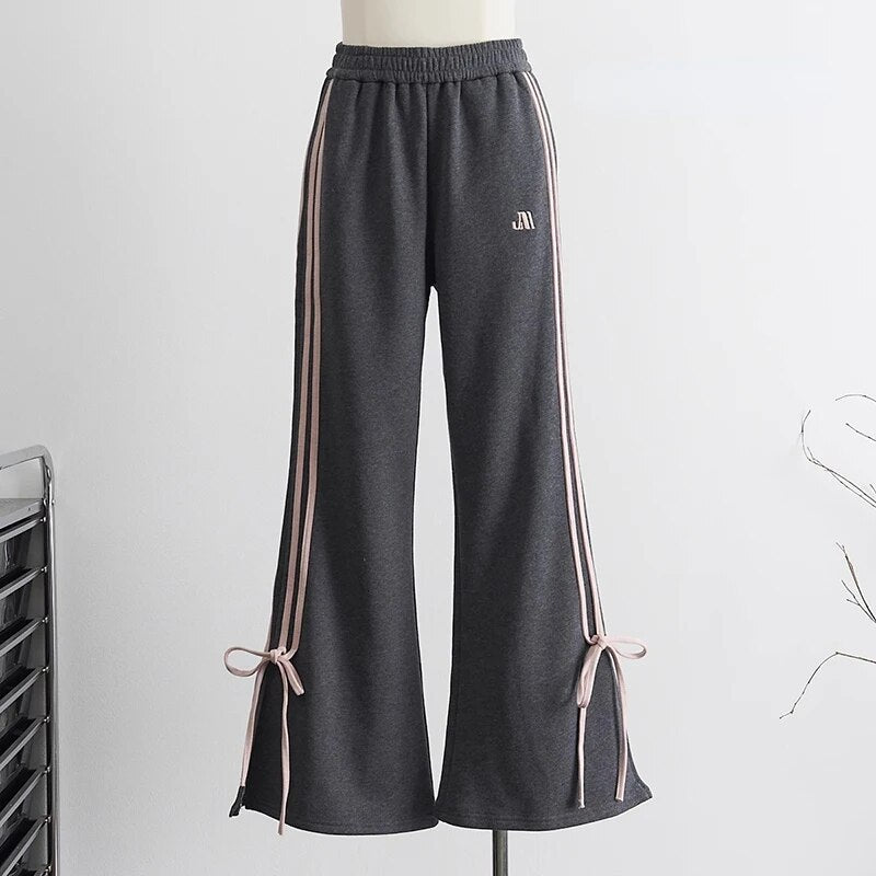 Liselotte - Wide-leg sweatpants - 07/112024 3 - DYAVOR®