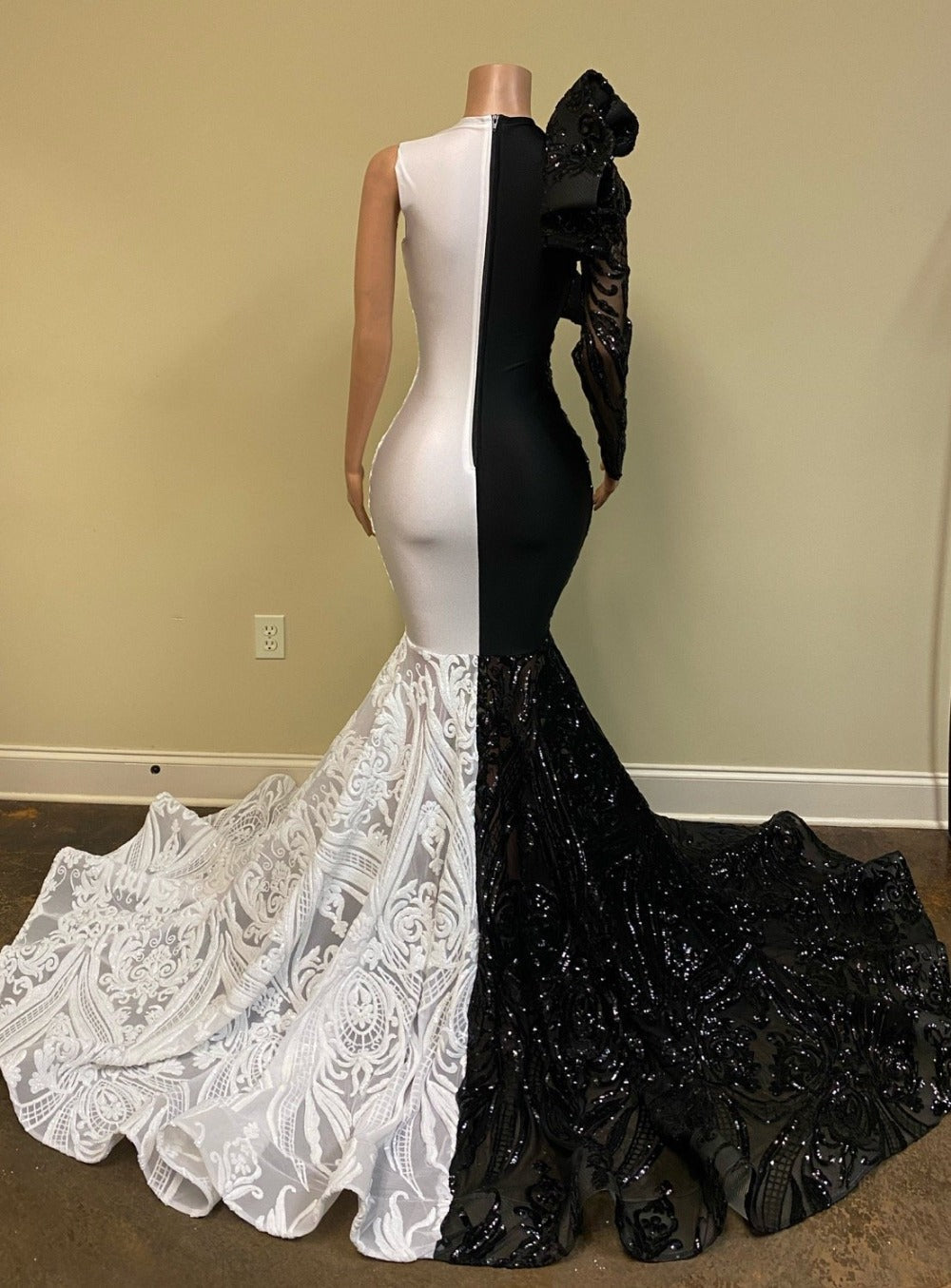 Unique Bicolor V-neck One Shoulder Long Sleeve Column Mermaid Prom Dresses - Prom Dresses - DYAVOR®