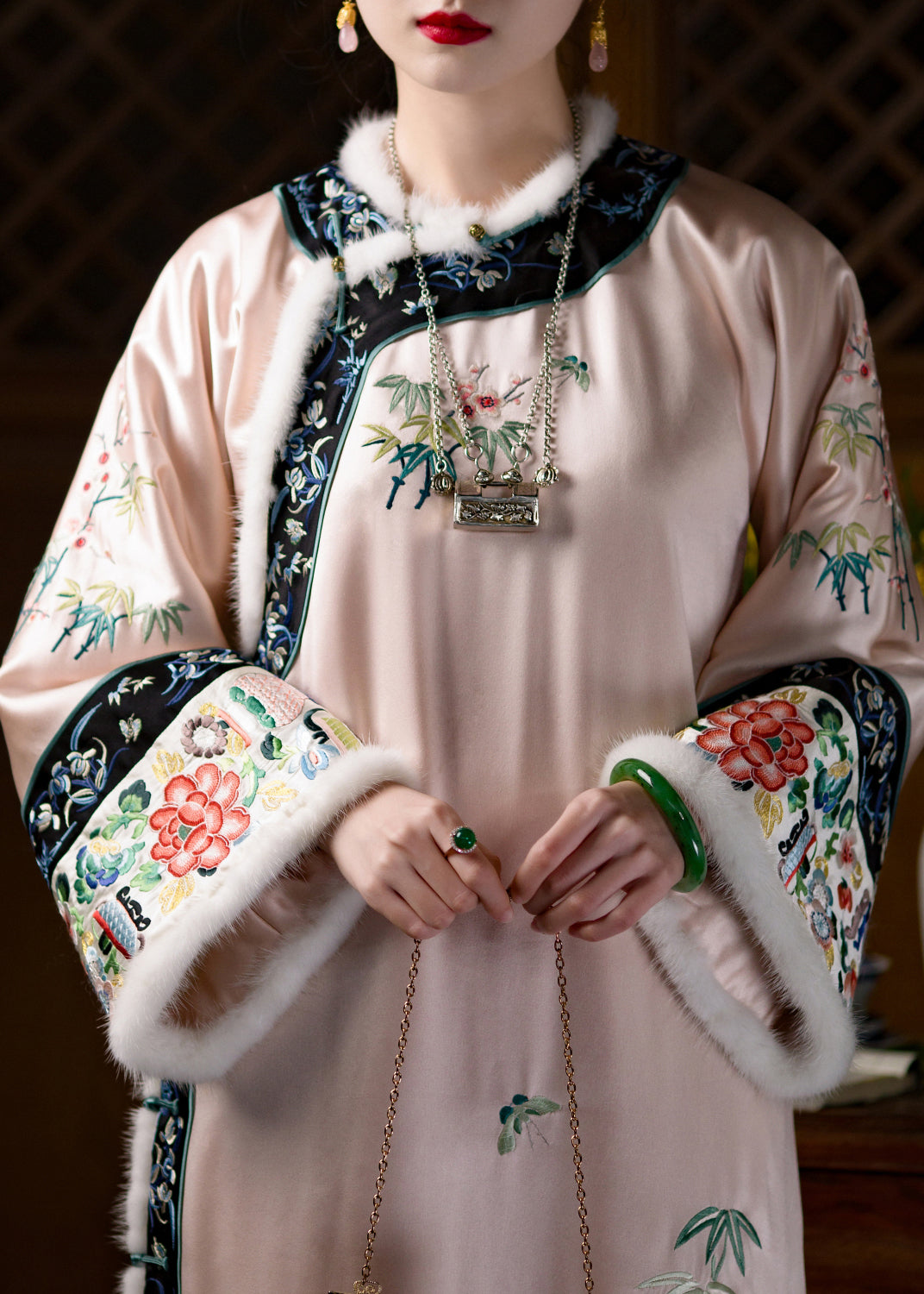 Cute O-Neck Embroideried Floral Thick Silk Cheongsam Long Sleeve - Down Jackets - DYAVOR®