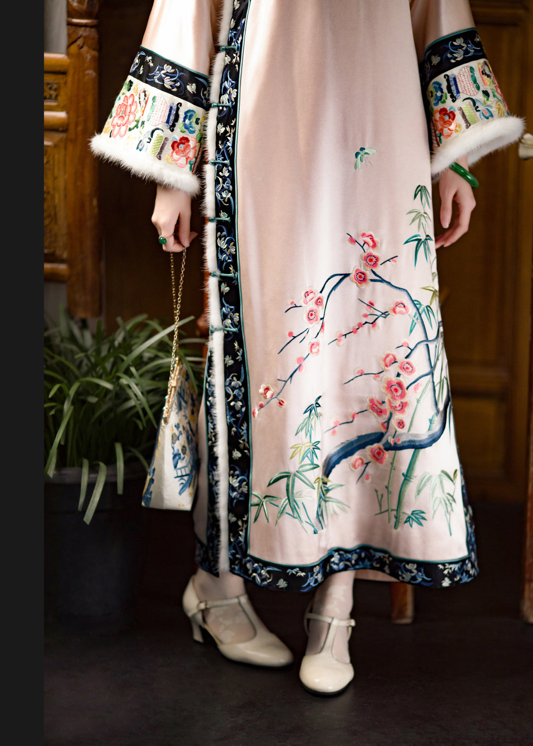 Cute O-Neck Embroideried Floral Thick Silk Cheongsam Long Sleeve - Down Jackets - DYAVOR®