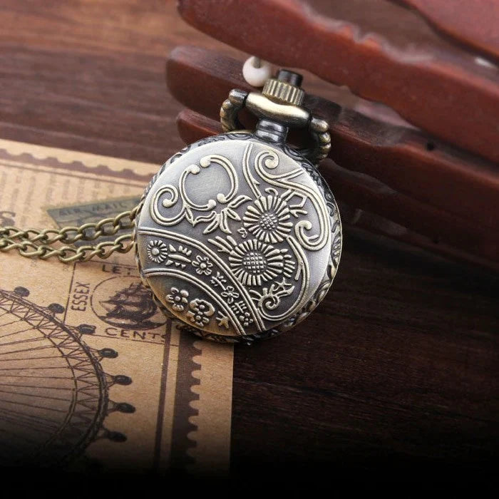 Women's Retro Antique Royal Flush Quartz Movement Poker Pocket Watch - Watches for Women - DYAVOR®