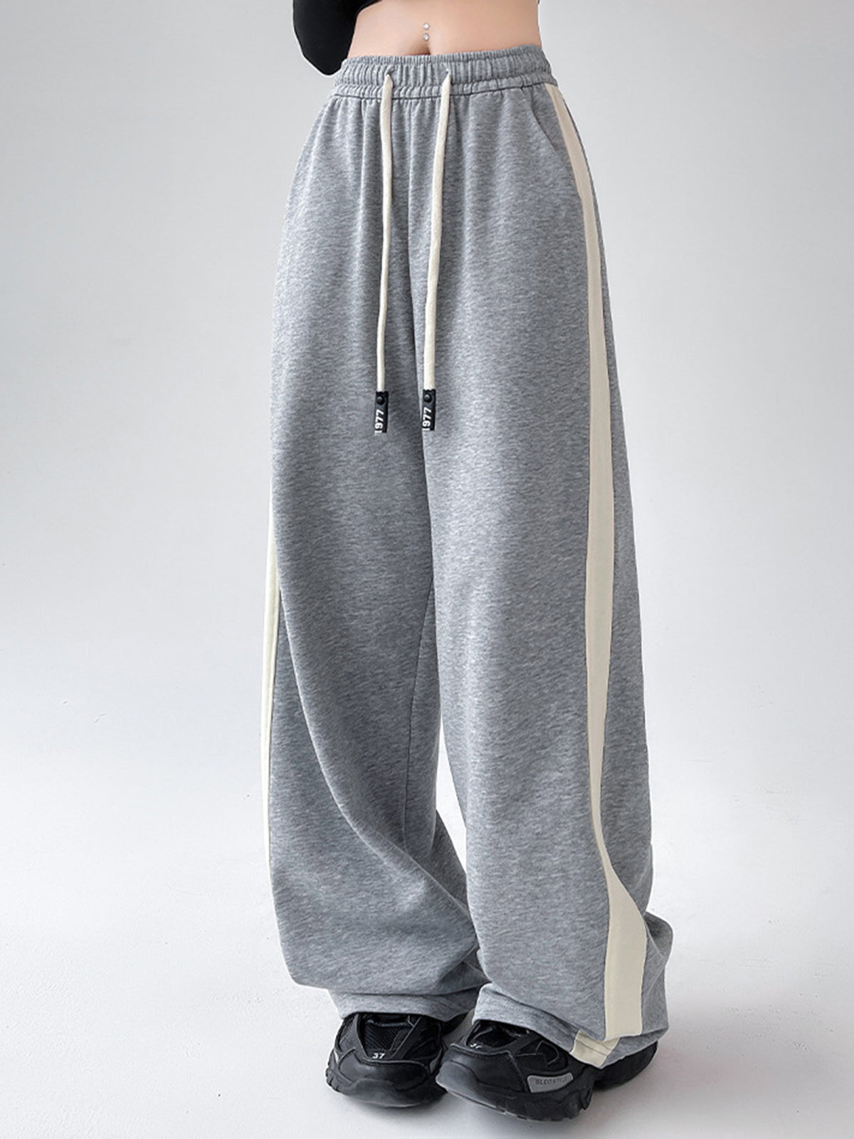  Drawstring Contrast Trim Wide Leg Sweatpants - 05/112024 1 - DYAVOR® 