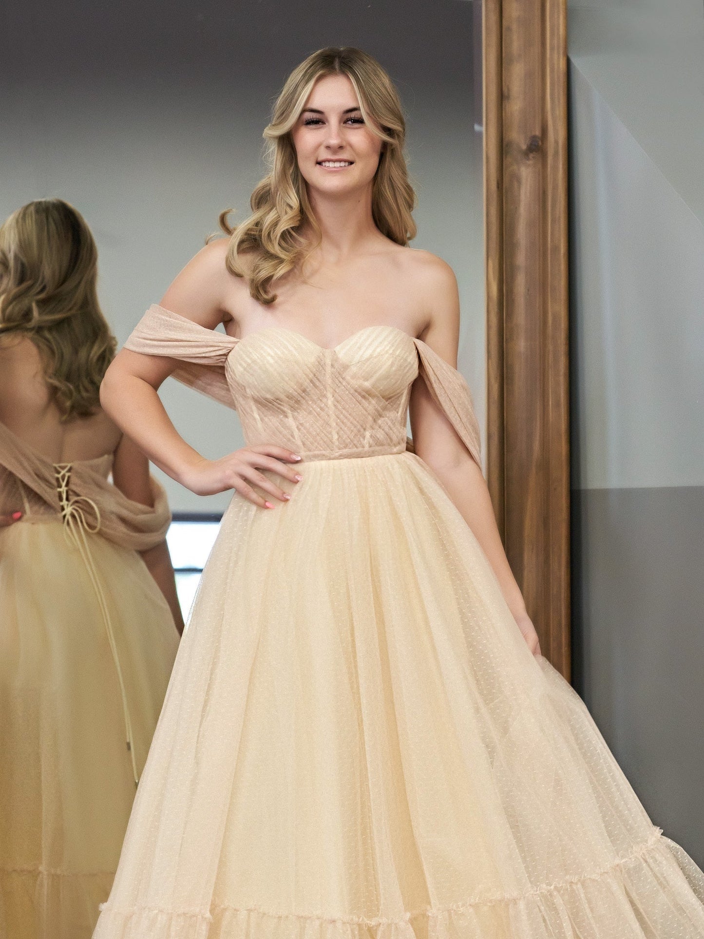  Nova | A-Line Champagne Tulle Sweetheart Tea-Length Prom Dress - Homecoming Dress - DYAVOR® 