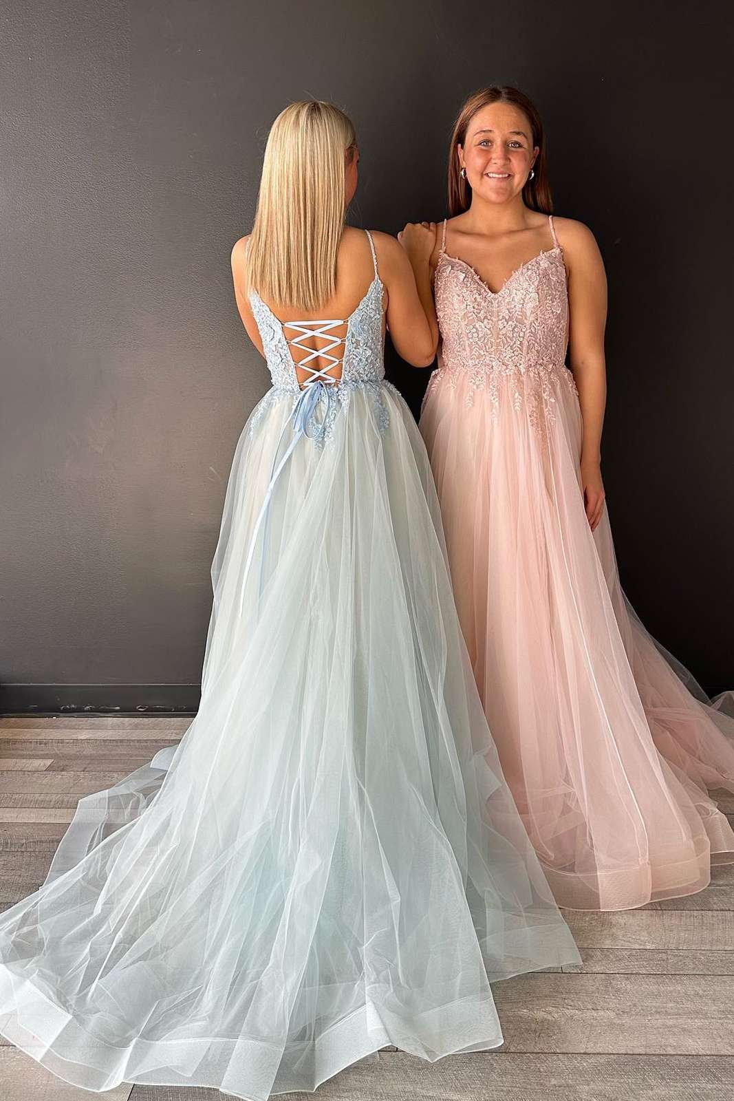  Aileen | V-Neck Lace-Up Appliques Tulle A-Line Prom Dress - Prom Dresses - DYAVOR® 