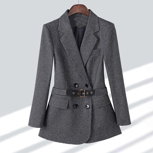  Lois | Stylish blazer with belt - 07/112024 2 - DYAVOR® 