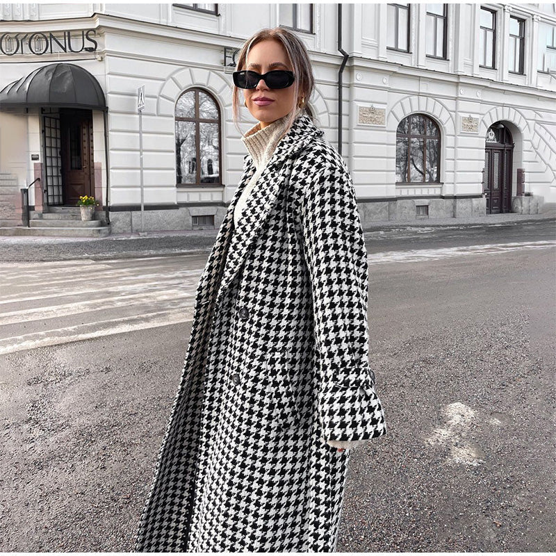 Ladies' trench coat in a glencheck pattern