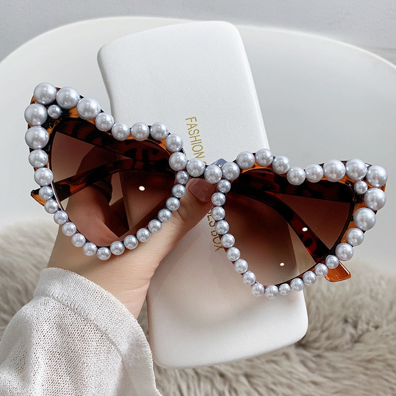  Retro Hip Hop Women's Cat Eye Heart-Shaped Sunglasses with Pearl Decor - Women Sunglasses - DYAVOR® 
