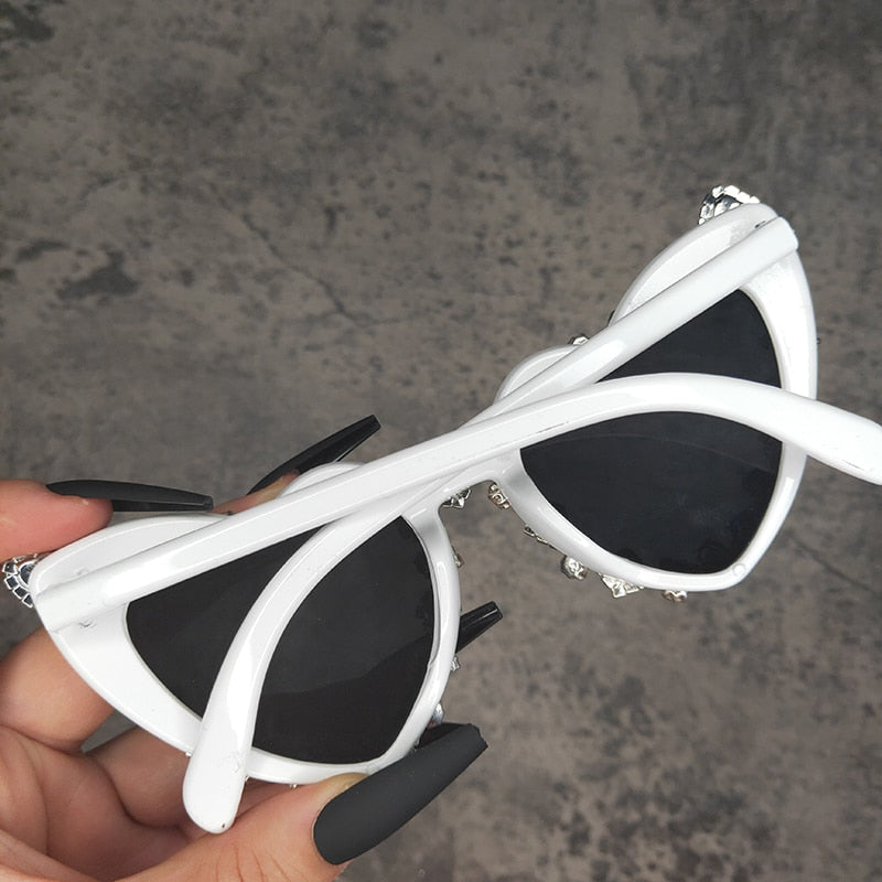 Women's Vintage Hip-Hop Crystal Diamond Heart-Shaped Sunglasses - Women Sunglasses - DYAVOR® 